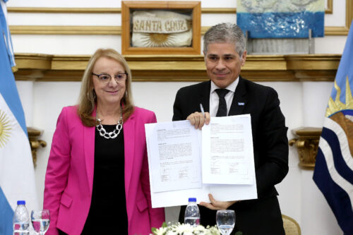Santa Cruz: YPF ratificó su plan de inversiones por 500 millones de $USD y avanzó en acuerdo para nuevo parque eólico