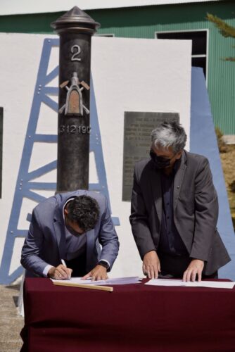 PAE y la Escuela Técnica del IAPG firmaron un convenio de pasantías profesionales para Cerro Dragón