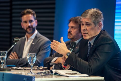 YPF presentó su libro de historia del centenario