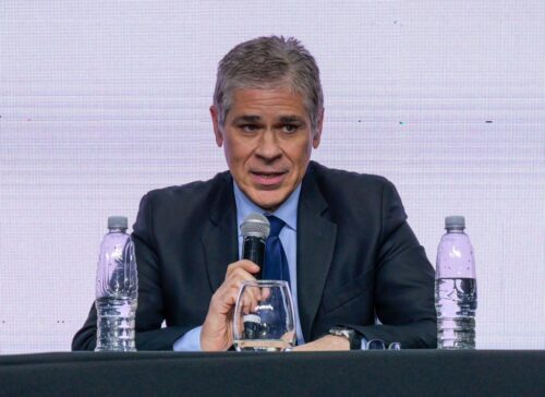 YPF instala planta potabilizadora de agua en Caleta Olivia y presenta línea de créditos para las PYMES de la región