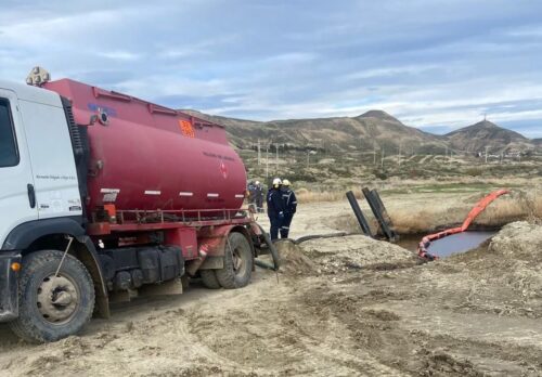 Provincia supervisa tareas en derrame de hidrocarburos que ya está controlado